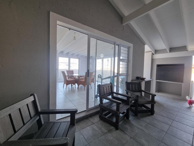 4 Bedroom Property for Sale in Outeniqua Strand Western Cape